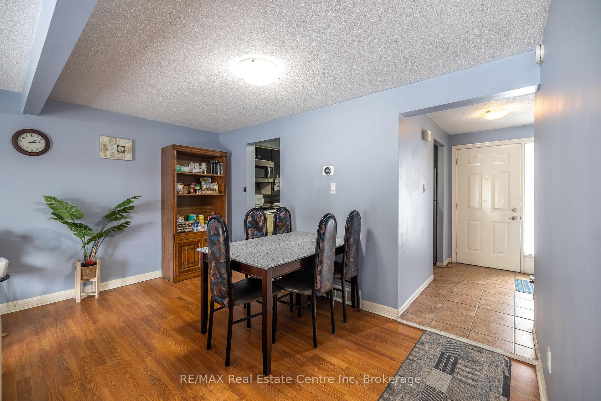 Photo 10 of Unit 31, 539 Willow Road, Guelph, Willow West/Sugarbush/West Acres — HOMEH