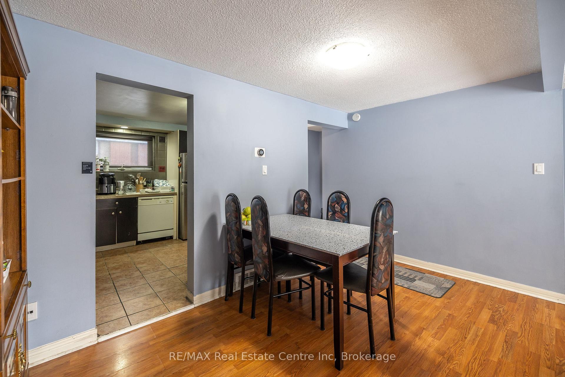 Photo 11 of Unit 31, 539 Willow Road, Guelph, Willow West/Sugarbush/West Acres — HOMEH