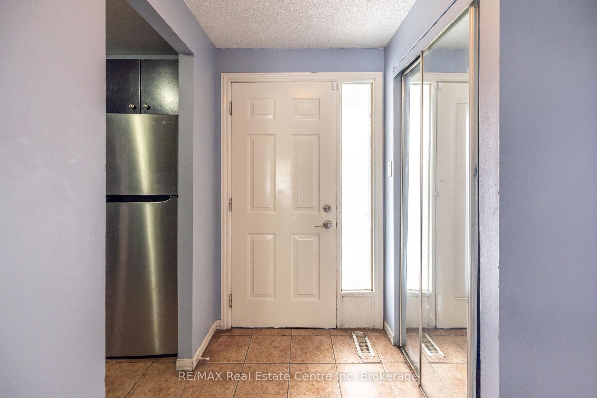 Photo 13 of Unit 31, 539 Willow Road, Guelph, Willow West/Sugarbush/West Acres — HOMEH