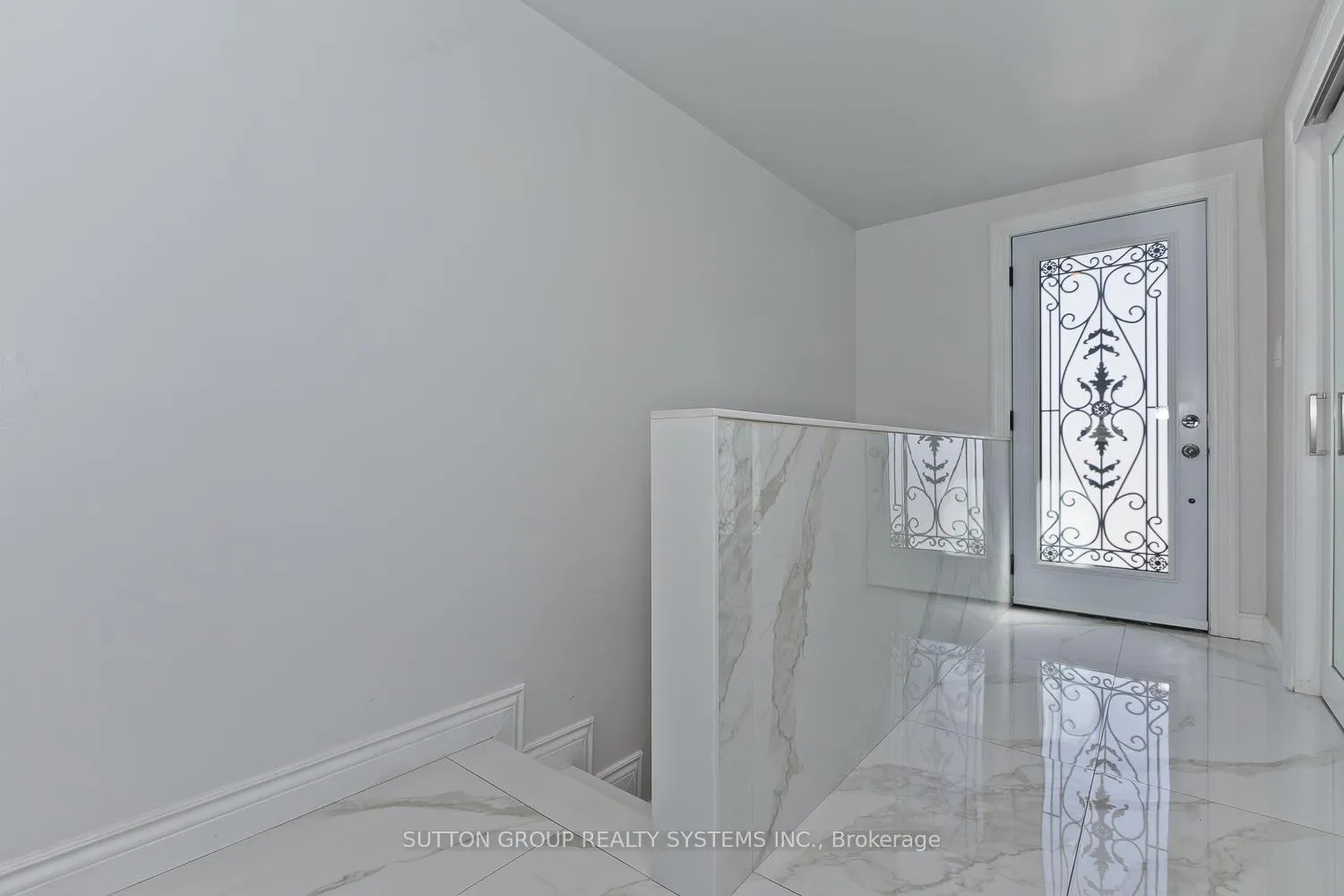 Photo 5 of 214 Ashford Drive, Barrie, Painswick South — HOMEH