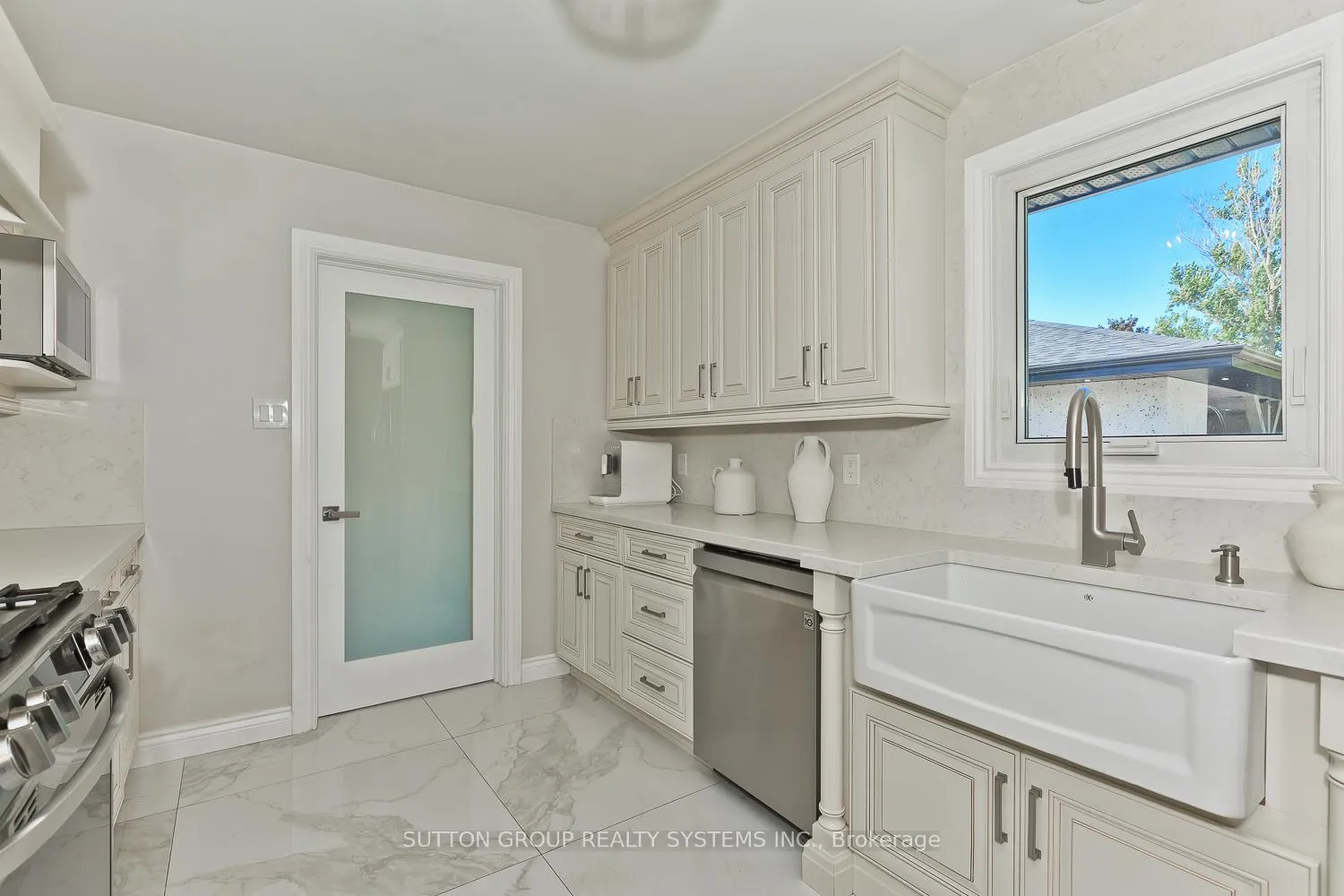 Photo 9 of 214 Ashford Drive, Barrie, Painswick South — HOMEH