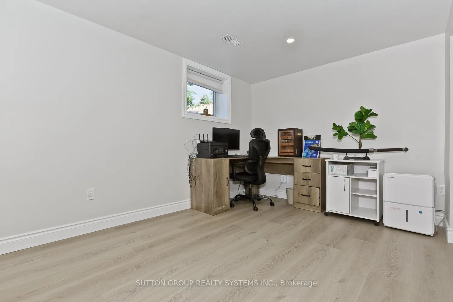 Photo 24 of 214 Ashford Drive, Barrie, Painswick South — HOMEH