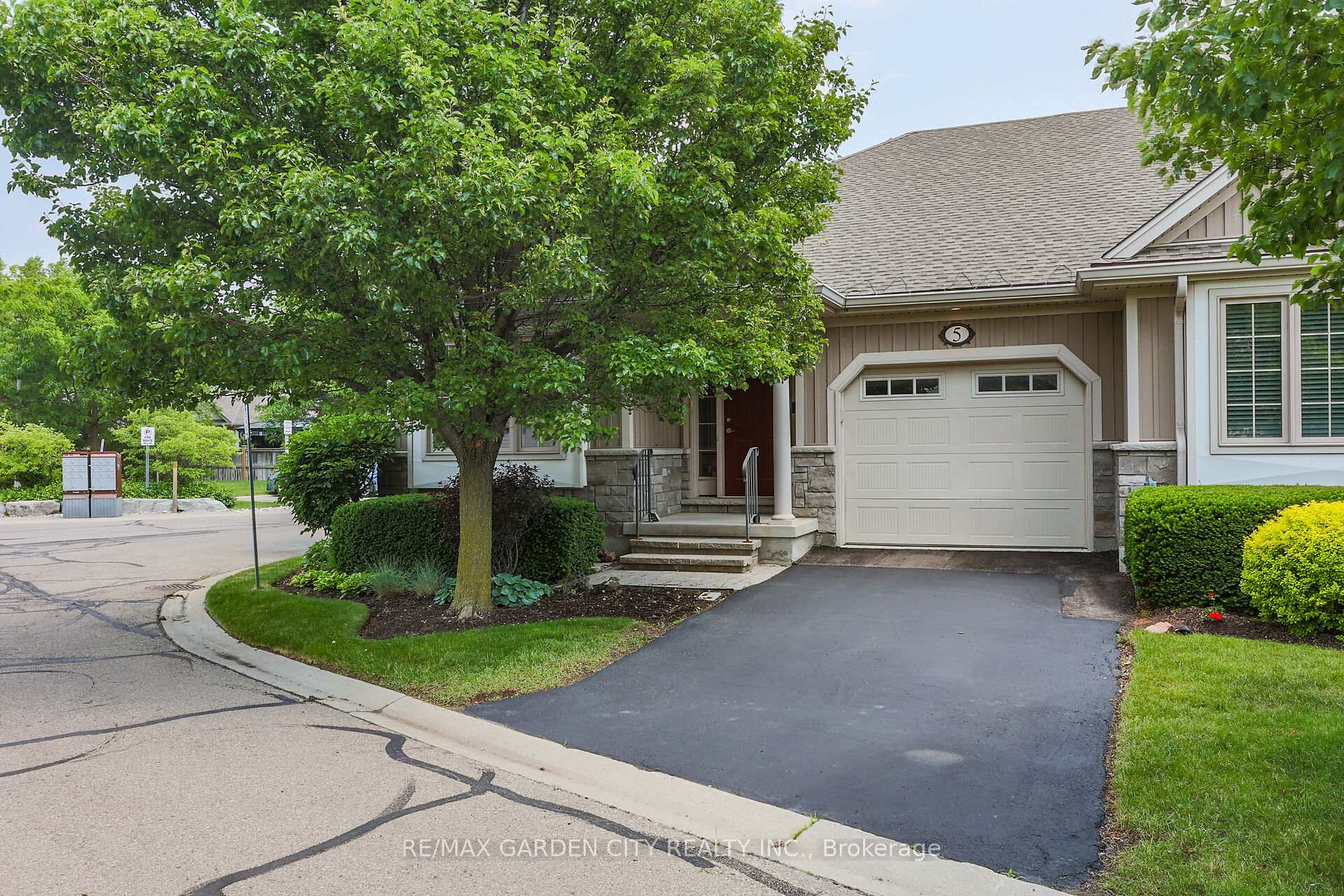 Photo 1 of Unit #5, 603 Welland Avenue E, St. Catharines, Carlton/Bunting — HOMEH