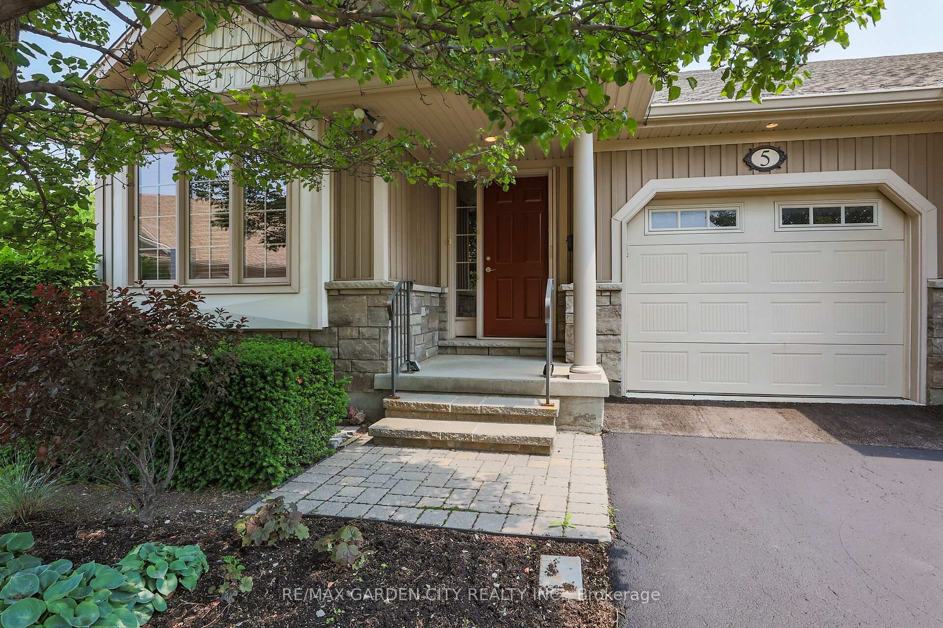Photo 2 of Unit #5, 603 Welland Avenue E, St. Catharines, Carlton/Bunting — HOMEH