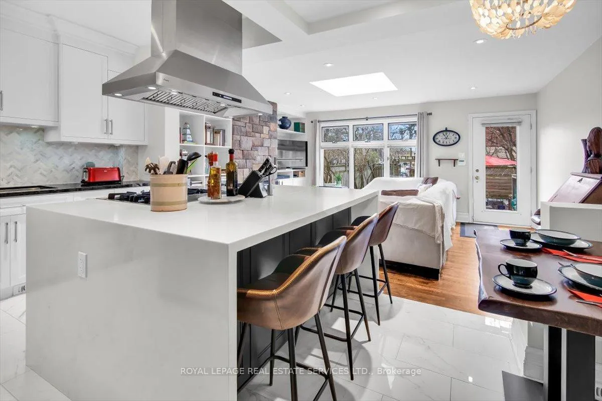 Photo 9 of 239 Heath Street E, Toronto, Rosedale-Moore Park — HOMEH