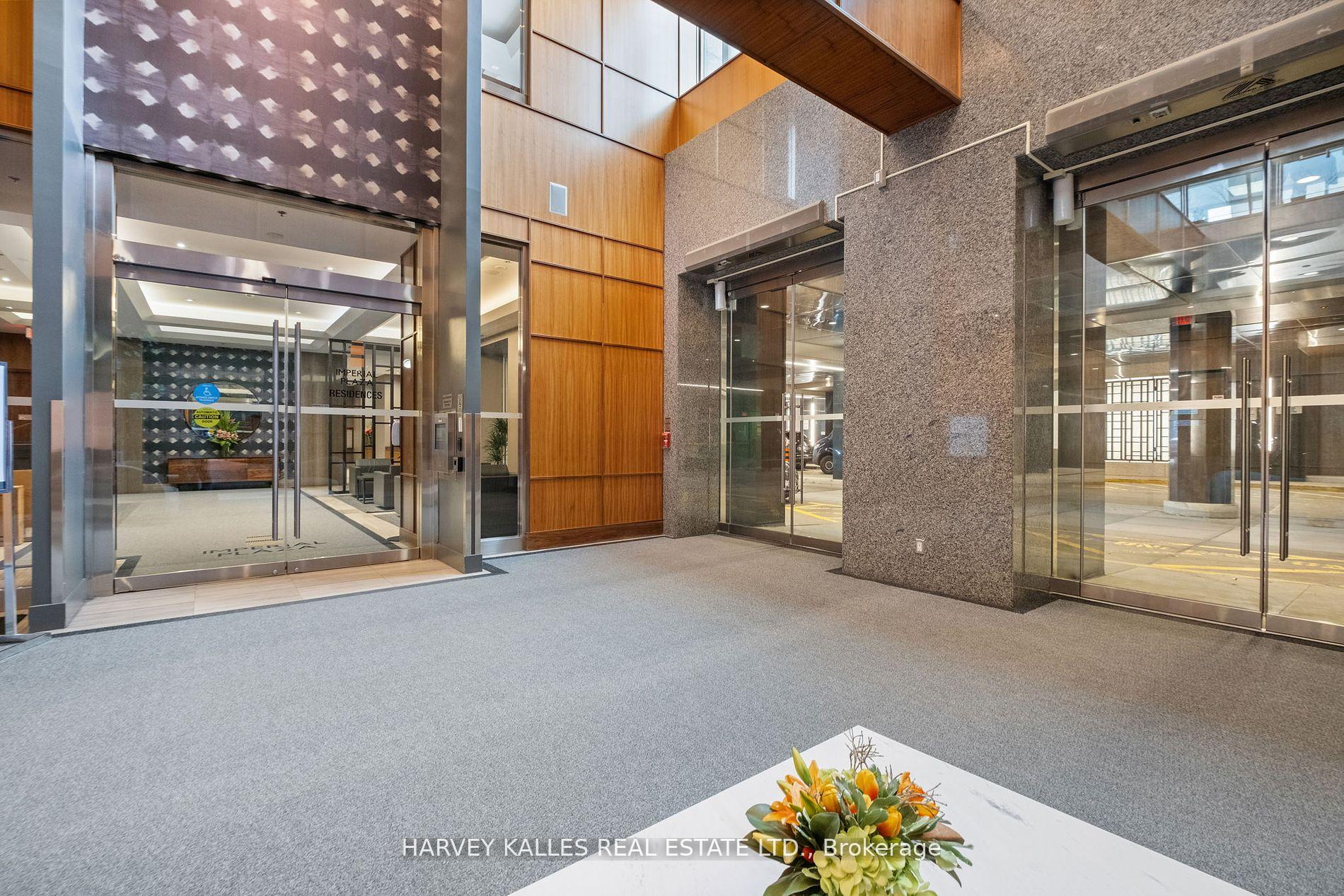 Photo 6 of Unit 821, 111 St Clair Avenue W, Toronto, Yonge-St. Clair — HOMEH