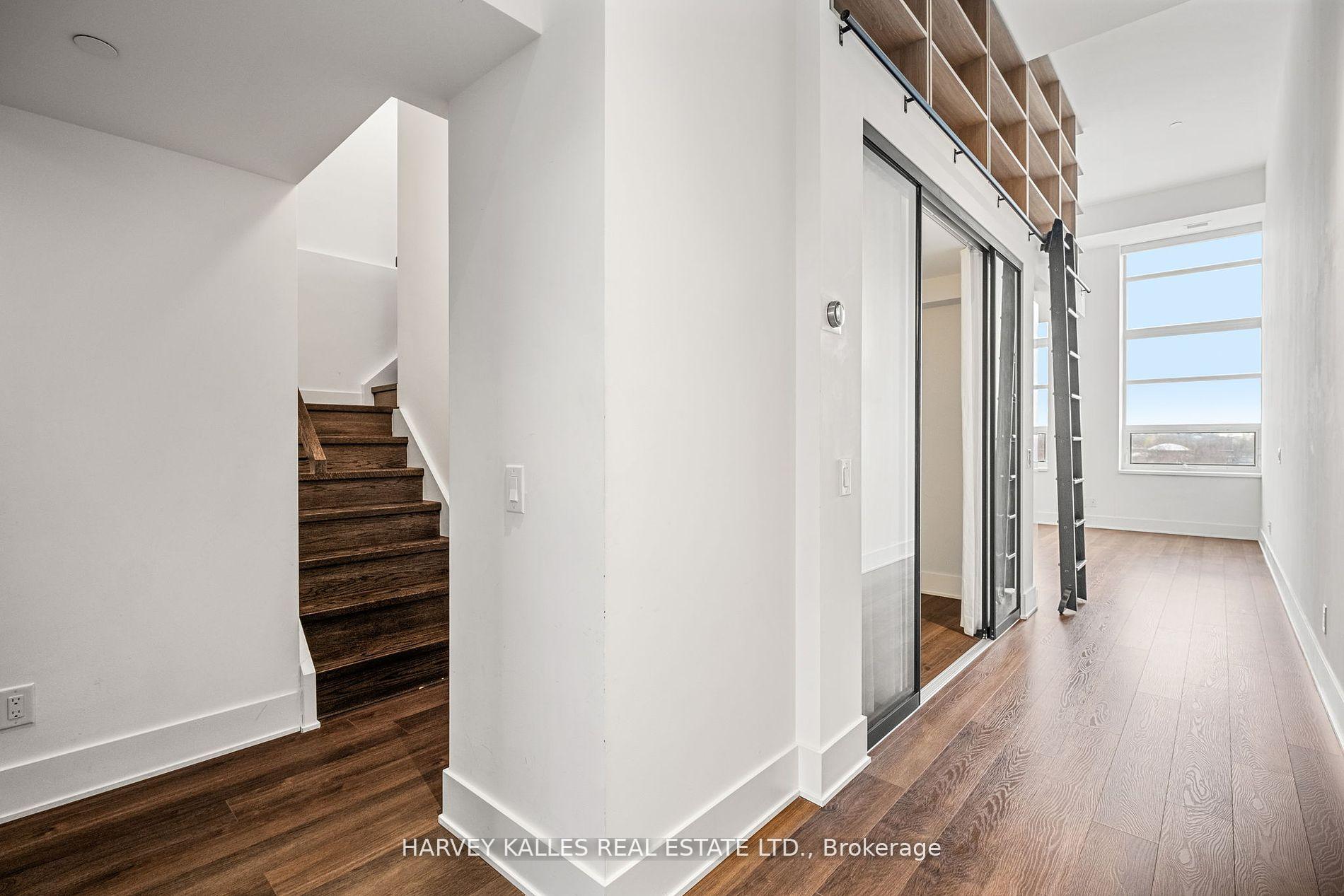 Photo 10 of Unit 821, 111 St Clair Avenue W, Toronto, Yonge-St. Clair — HOMEH