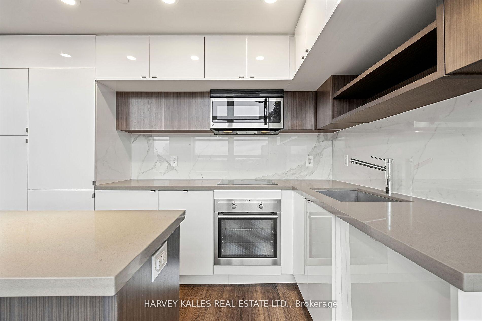 Photo 15 of Unit 821, 111 St Clair Avenue W, Toronto, Yonge-St. Clair — HOMEH