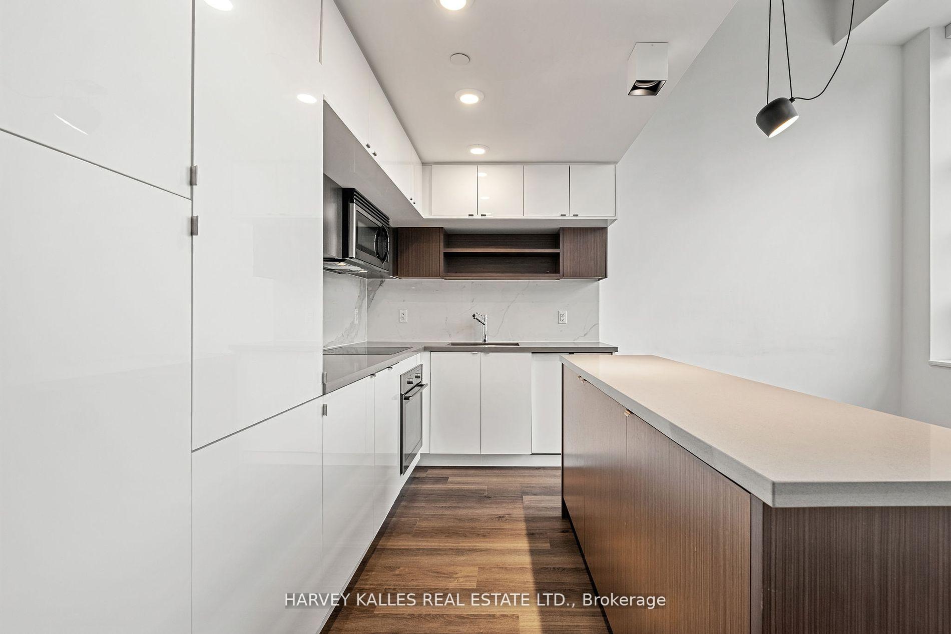Photo 16 of Unit 821, 111 St Clair Avenue W, Toronto, Yonge-St. Clair — HOMEH