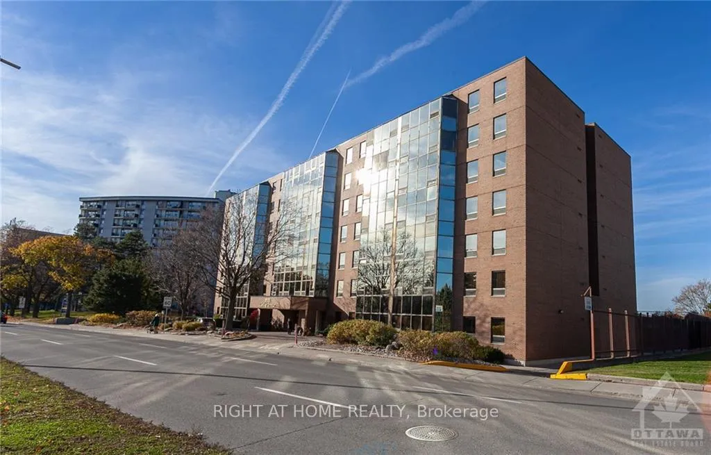 Front of Unit 305, 2019 Carling Avenue