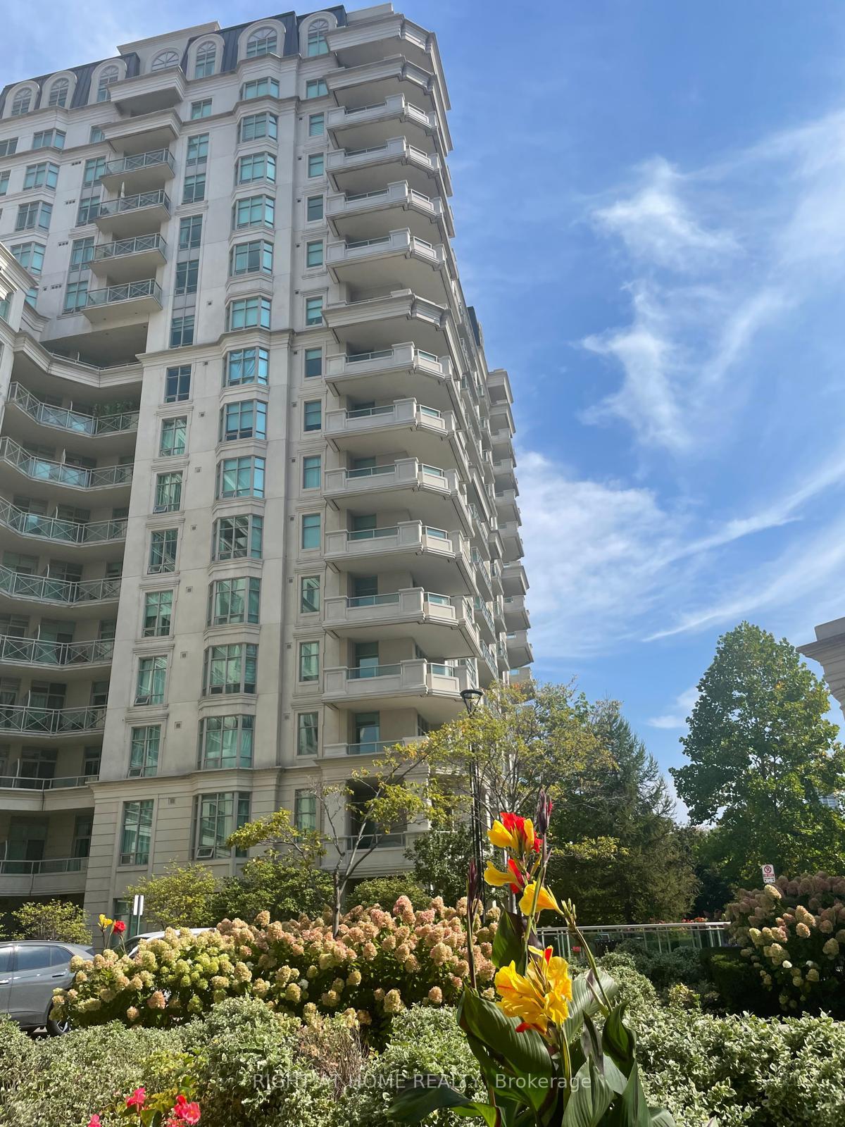 Front of Unit 613, 20 Bloorview Place