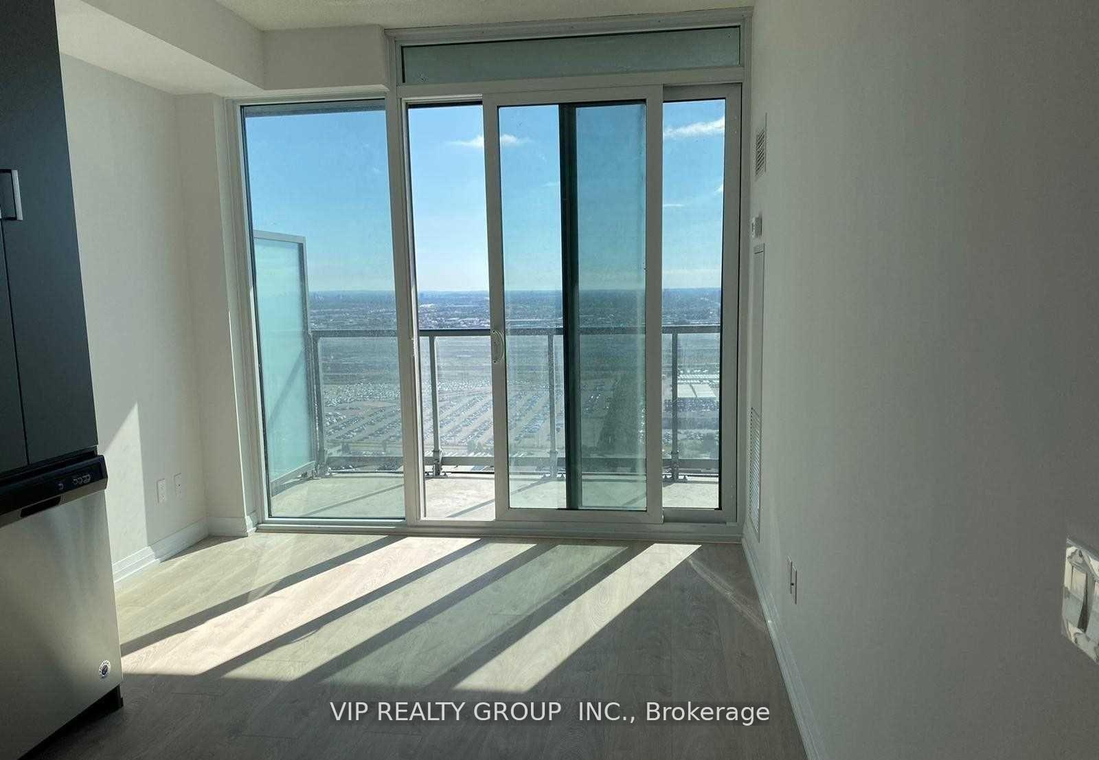 Photo 4 of Unit Lph18, 7895 Jane Street, Vaughan, Concord — HOMEH