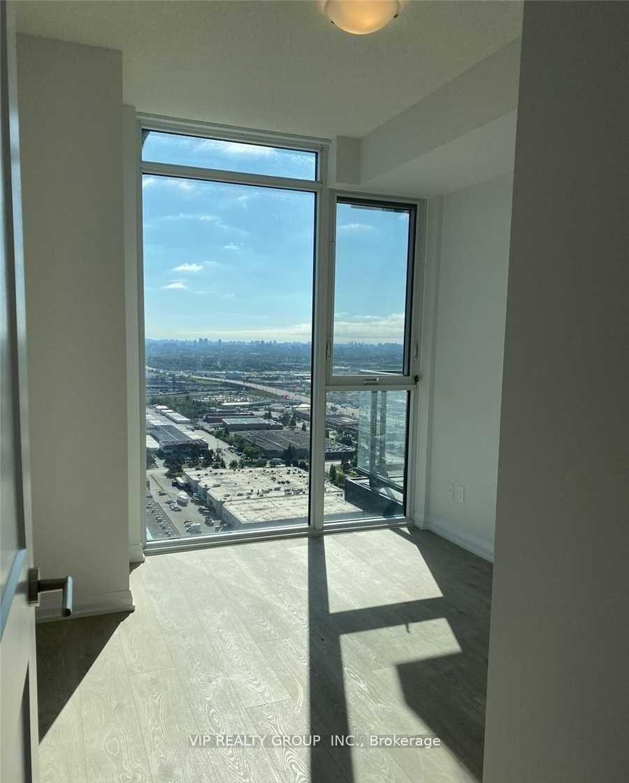 Photo 5 of Unit Lph18, 7895 Jane Street, Vaughan, Concord — HOMEH