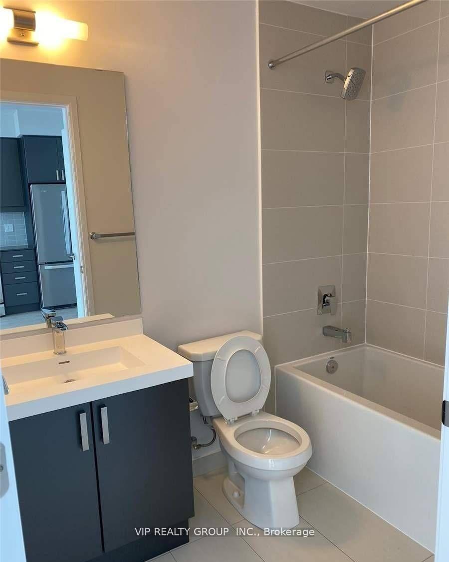 Photo 7 of Unit Lph18, 7895 Jane Street, Vaughan, Concord — HOMEH