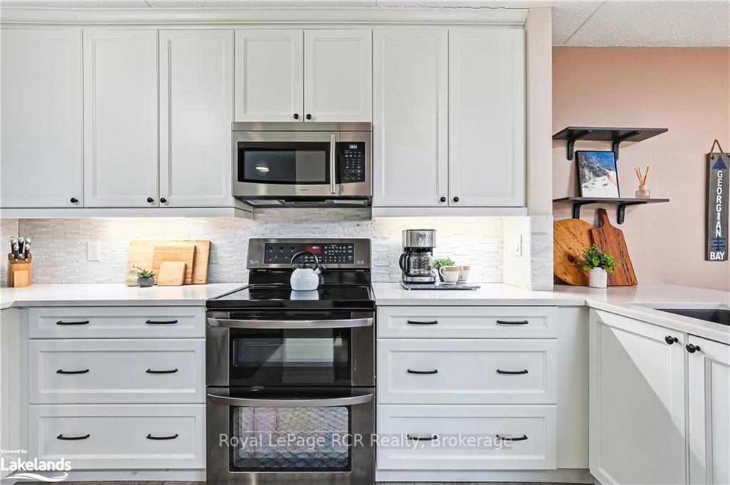 Photo 8 of 390 Mariners Way, Collingwood — HOMEH