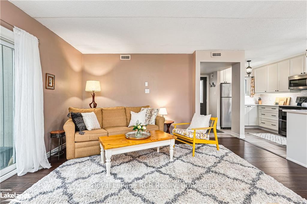 Photo 13 of 390 Mariners Way, Collingwood — HOMEH