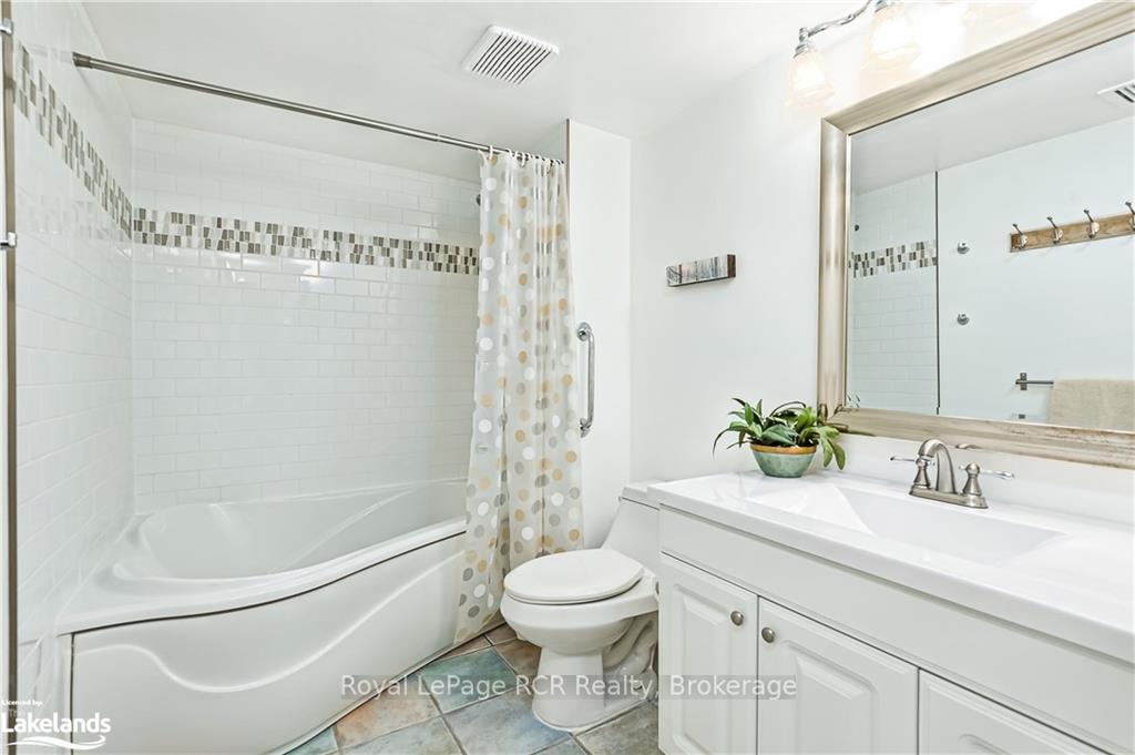 Photo 19 of 390 Mariners Way, Collingwood — HOMEH