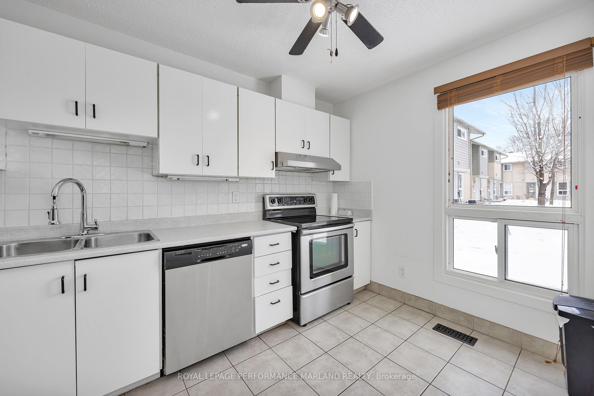 Photo 3 of Unit 46, 1402 Ballard Court, Ottawa, Pineview — HOMEH