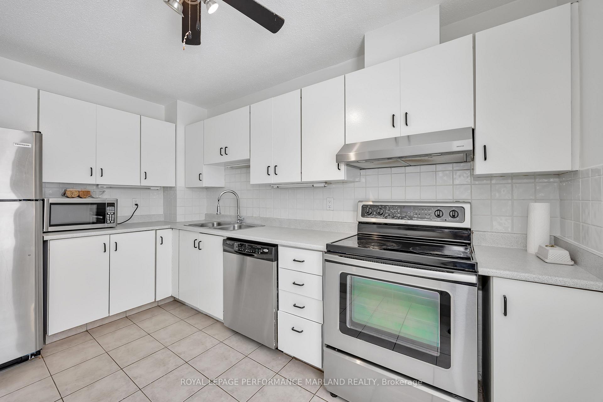 Photo 4 of Unit 46, 1402 Ballard Court, Ottawa, Pineview — HOMEH