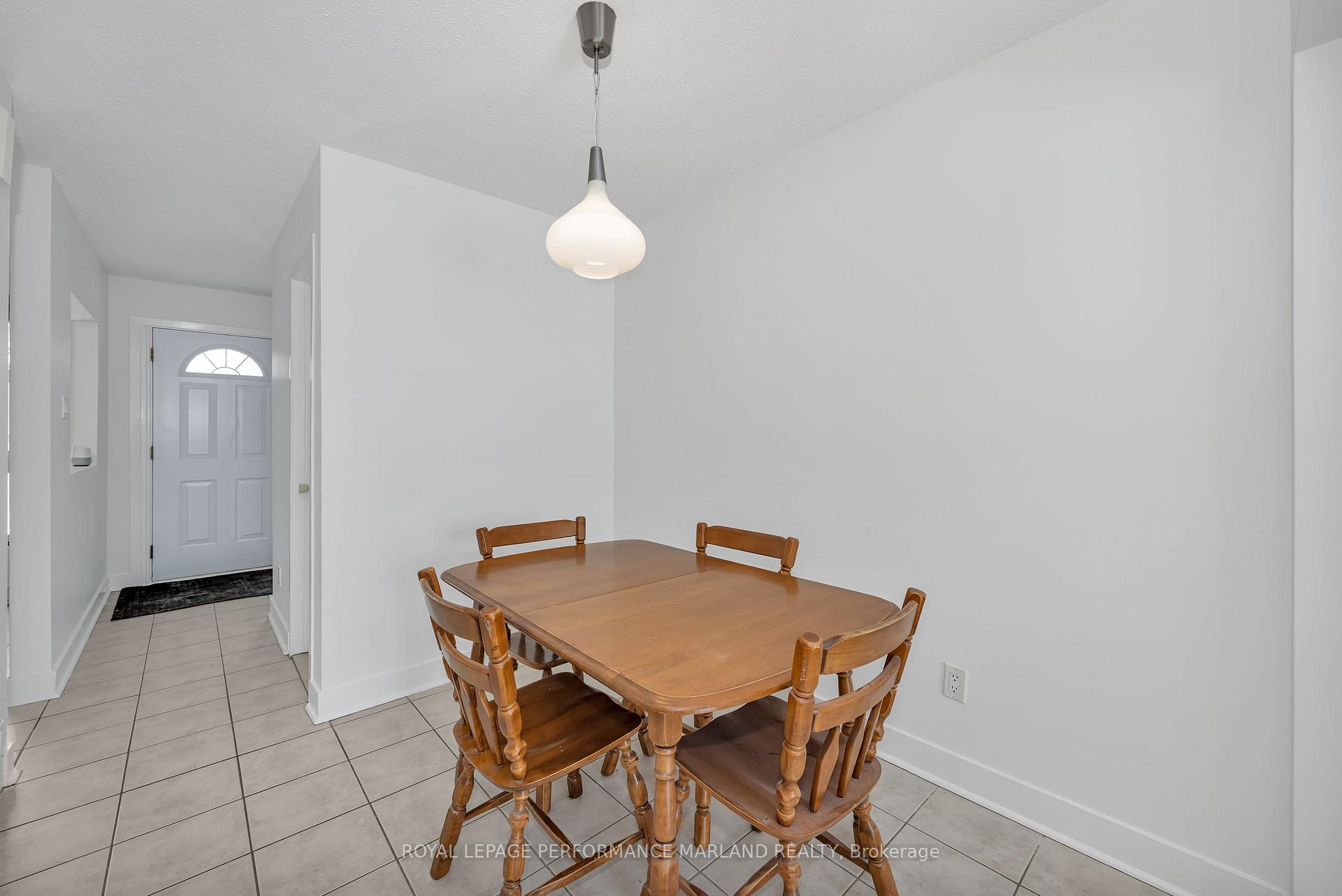 Photo 6 of Unit 46, 1402 Ballard Court, Ottawa, Pineview — HOMEH
