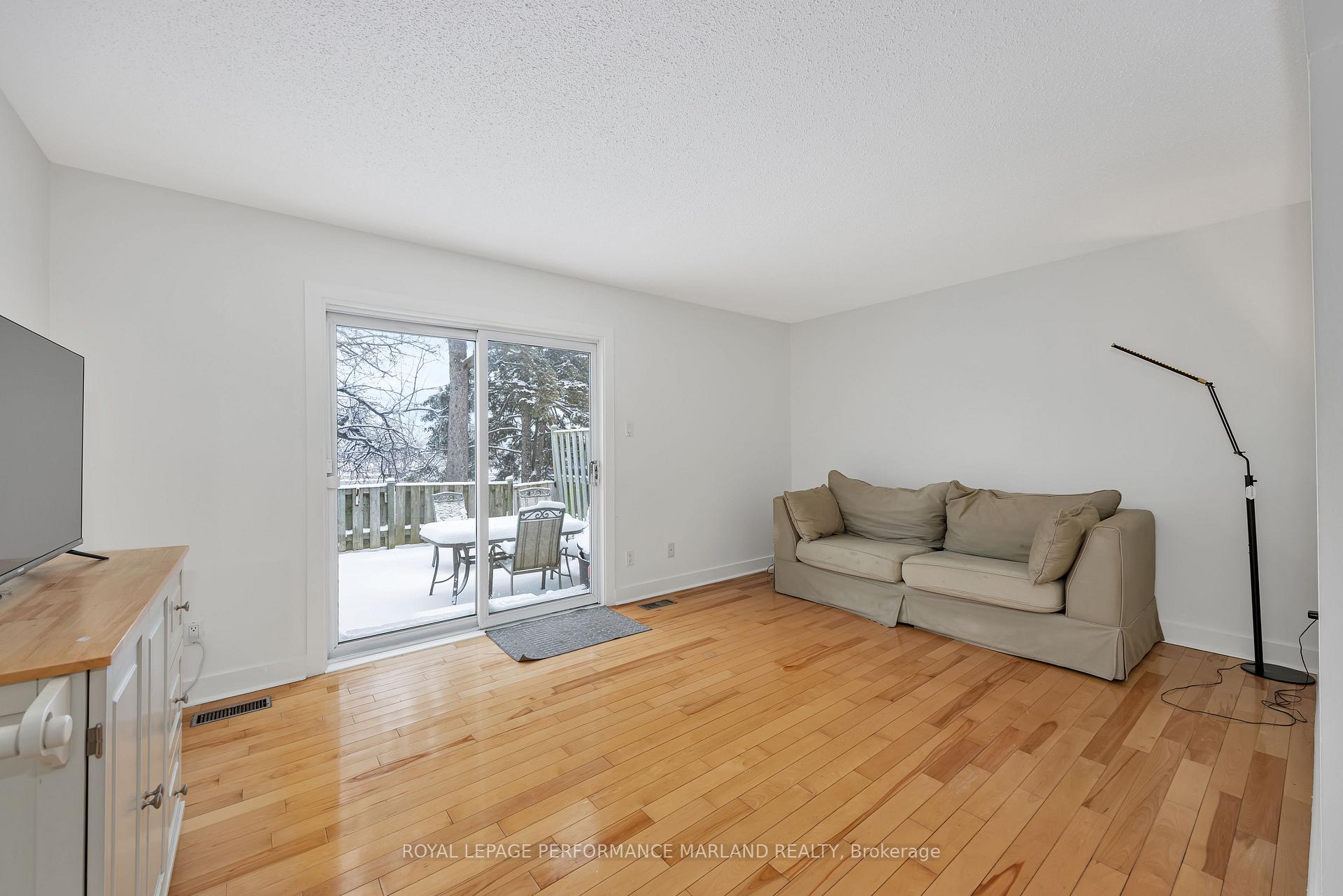 Photo 8 of Unit 46, 1402 Ballard Court, Ottawa, Pineview — HOMEH
