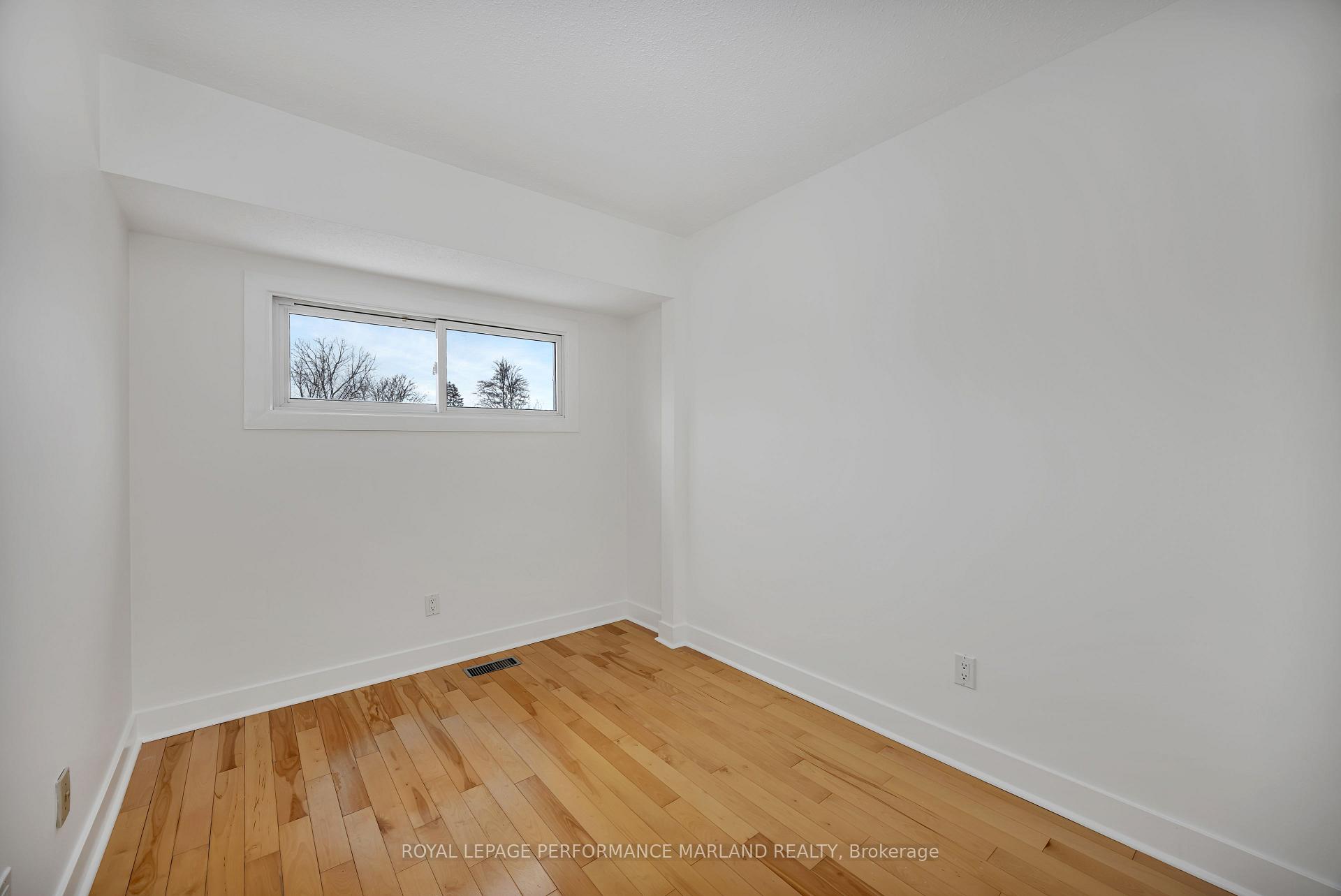 Photo 13 of Unit 46, 1402 Ballard Court, Ottawa, Pineview — HOMEH