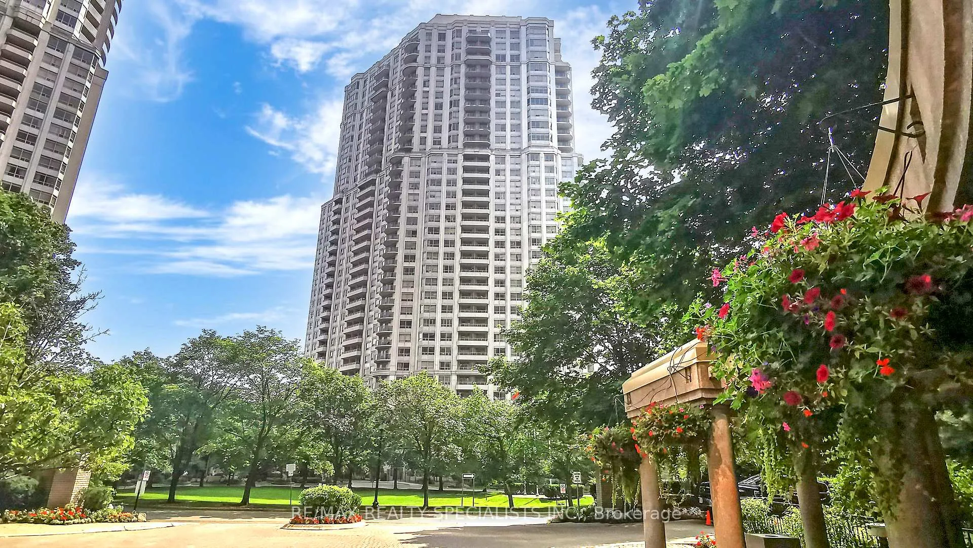 Front of Unit 221, 25 Kingsbridge Garden Circle
