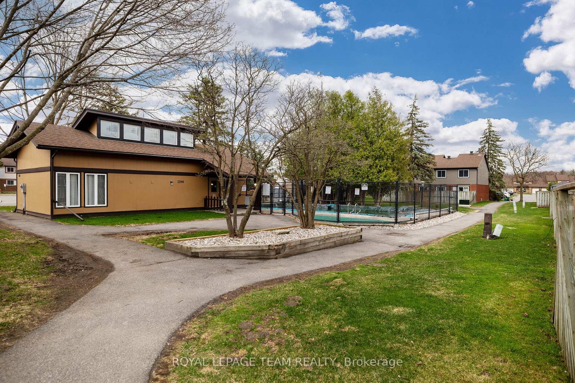 Photo 40 of 2245 Orient Park Drive, Ottawa, Blackburn Hamlet (South) — HOMEH