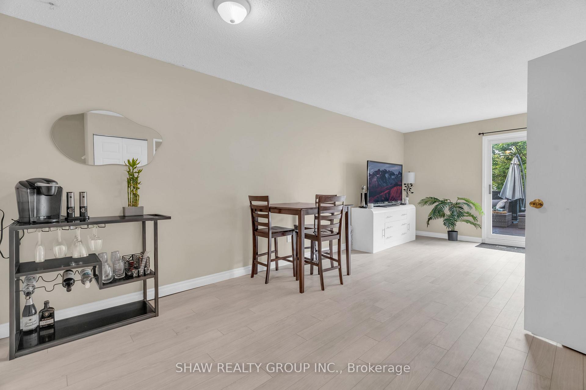 Photo 4 of Unit 11, 410 Pioneer Drive, Kitchener — HOMEH