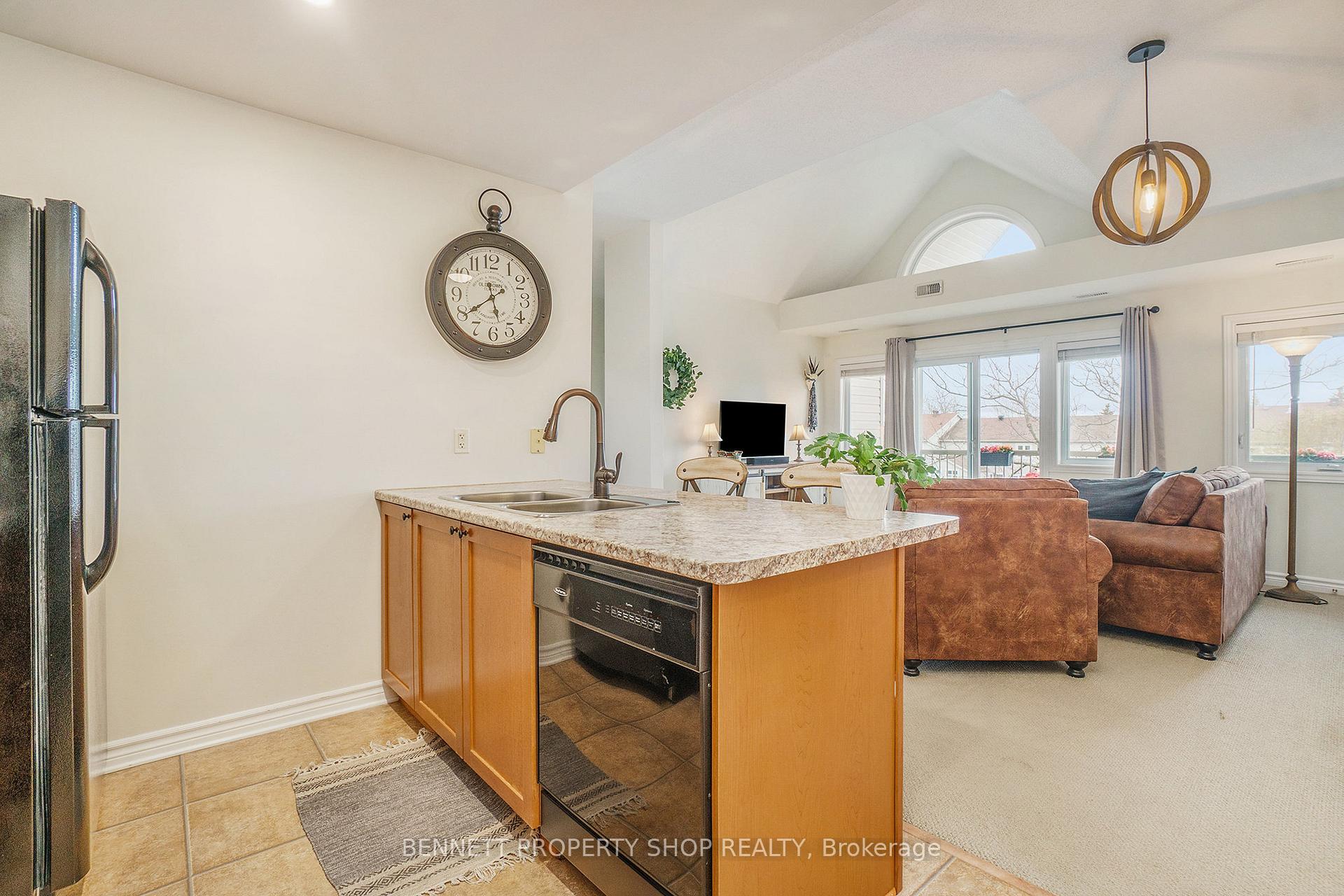 Photo 8 of Unit F, 99 Crestway Drive, Ottawa, Barrhaven East — HOMEH