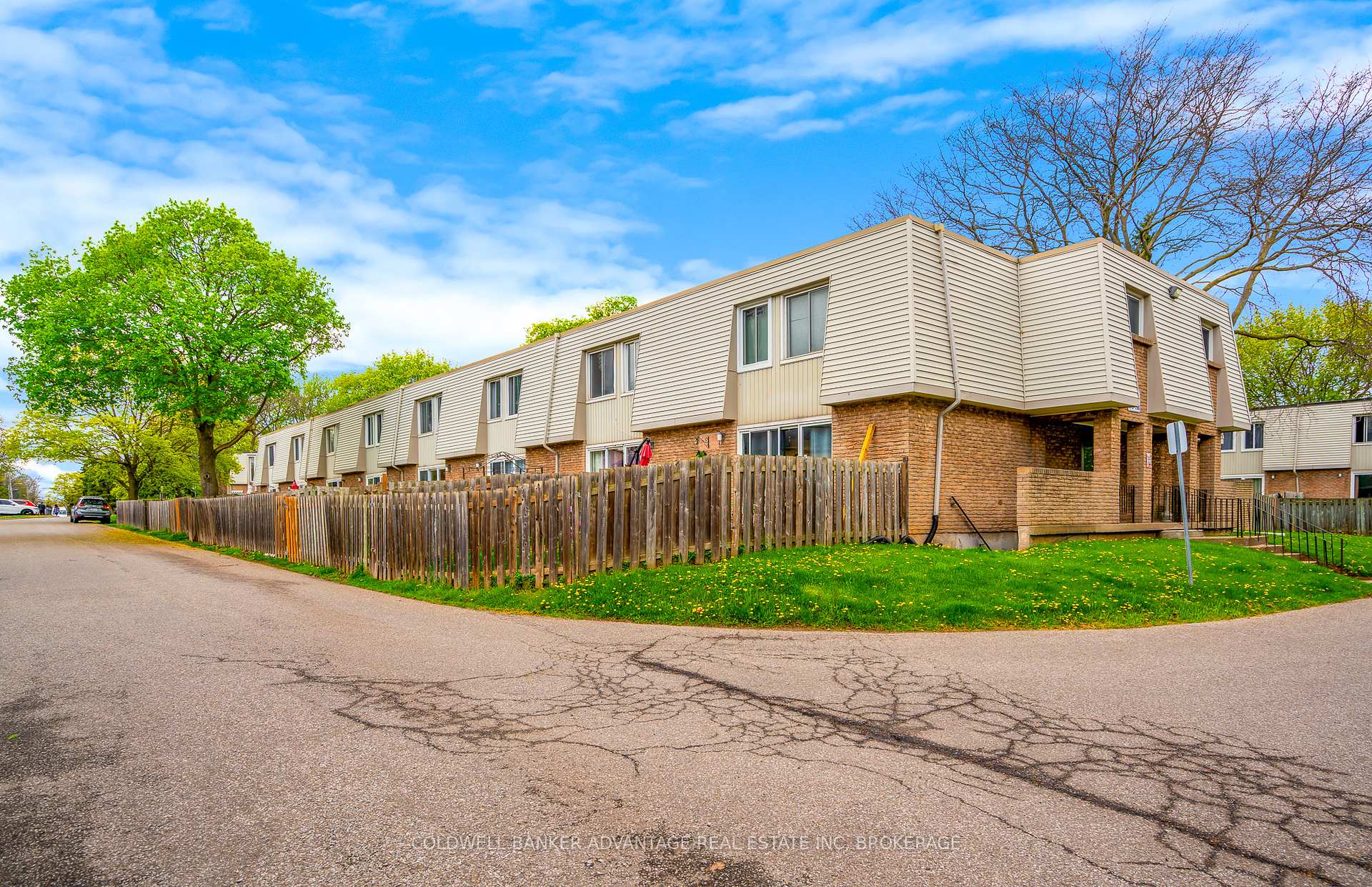 Photo 1 of Unit 185, 17 Old Pine Trail, St. Catharines, Carlton/Bunting — HOMEH
