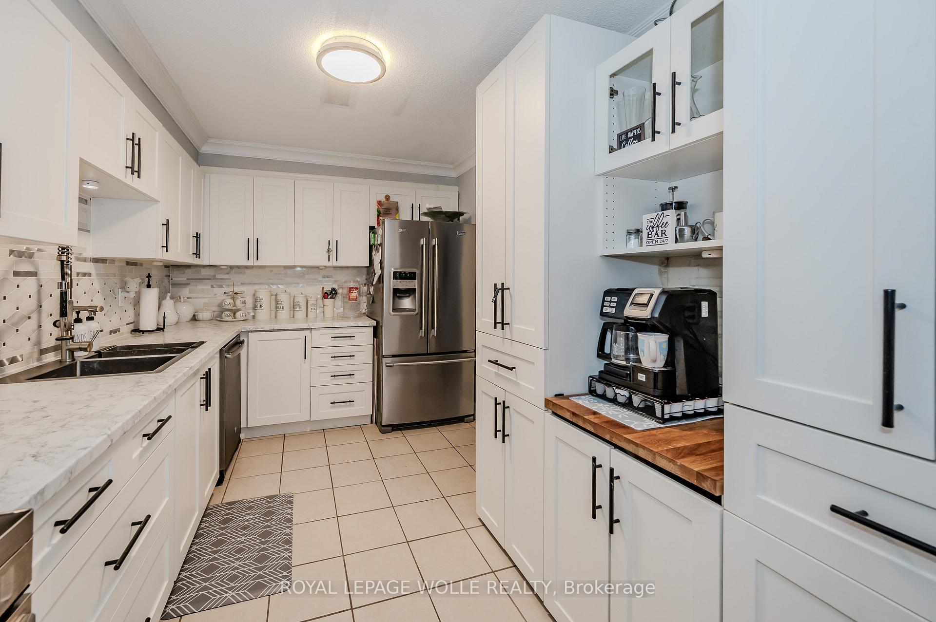 Photo 15 of Unit 801, 65 Westmount Road N, Waterloo — HOMEH