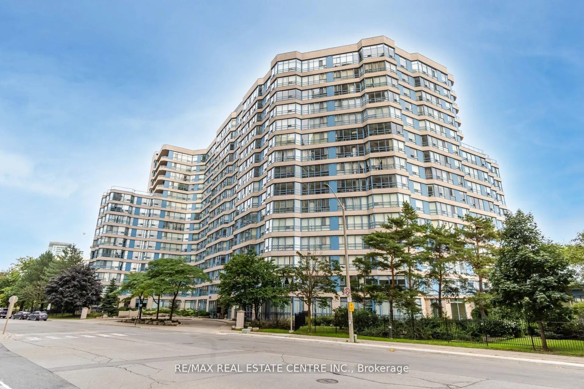 Front of Unit 816, 250 Webb Drive