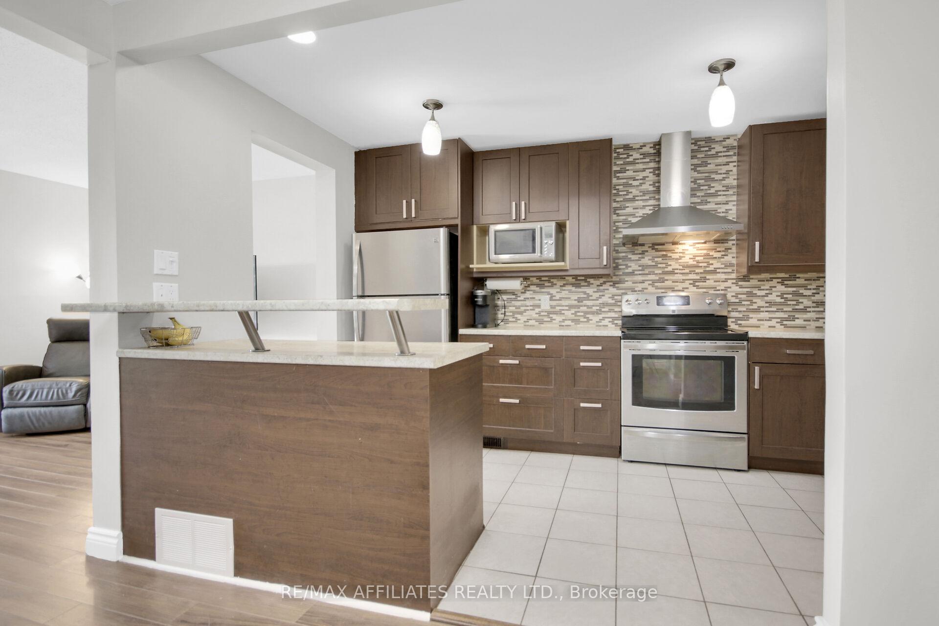 Photo 4 of 4 Baneberry Crescent, Ottawa, Kanata - Glencairn/Hazeldean — HOMEH