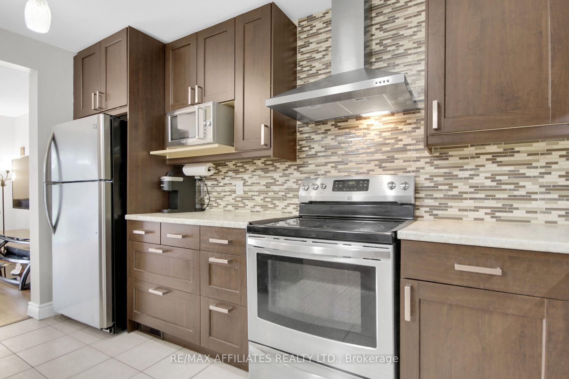 Photo 6 of 4 Baneberry Crescent, Ottawa, Kanata - Glencairn/Hazeldean — HOMEH