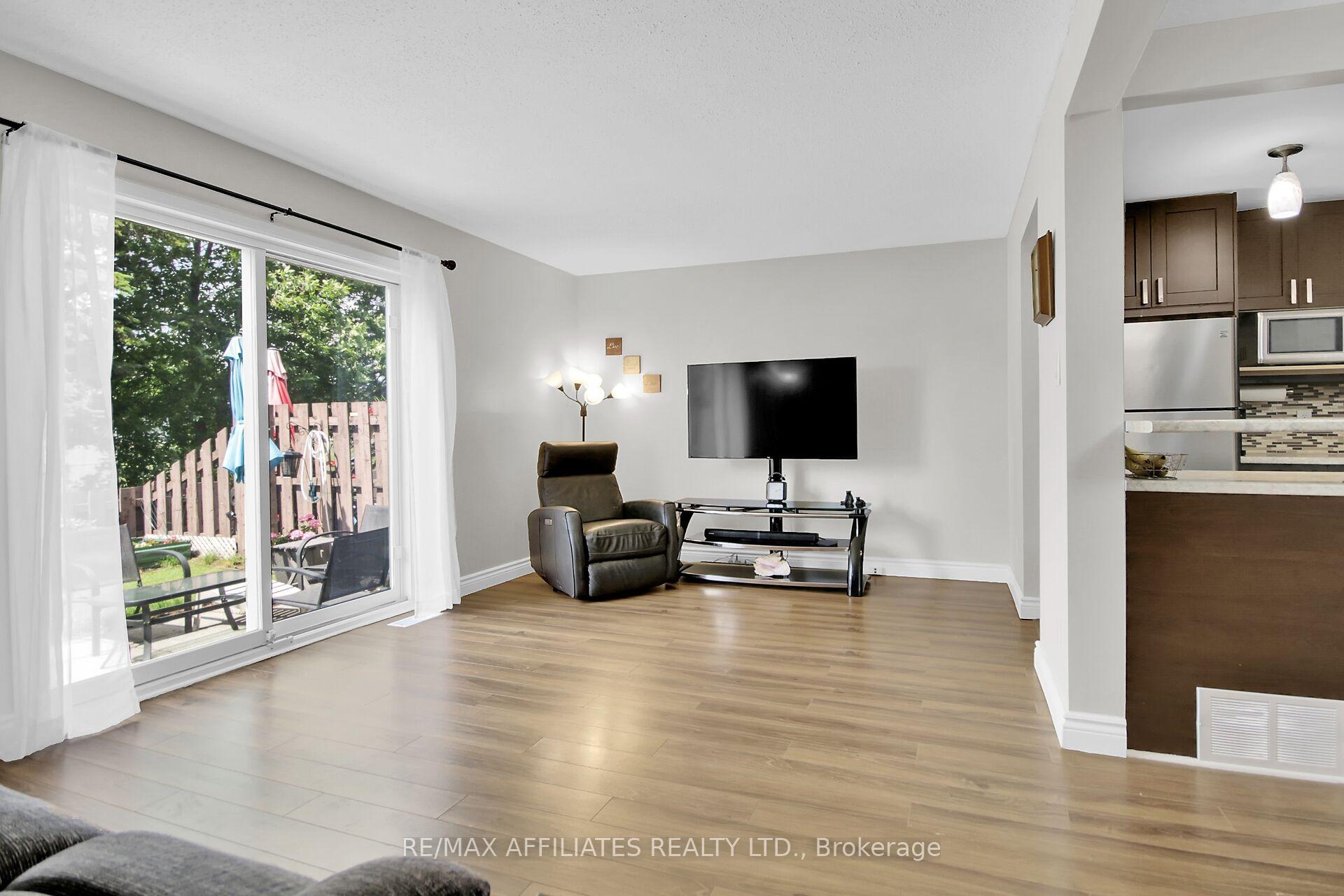 Photo 12 of 4 Baneberry Crescent, Ottawa, Kanata - Glencairn/Hazeldean — HOMEH
