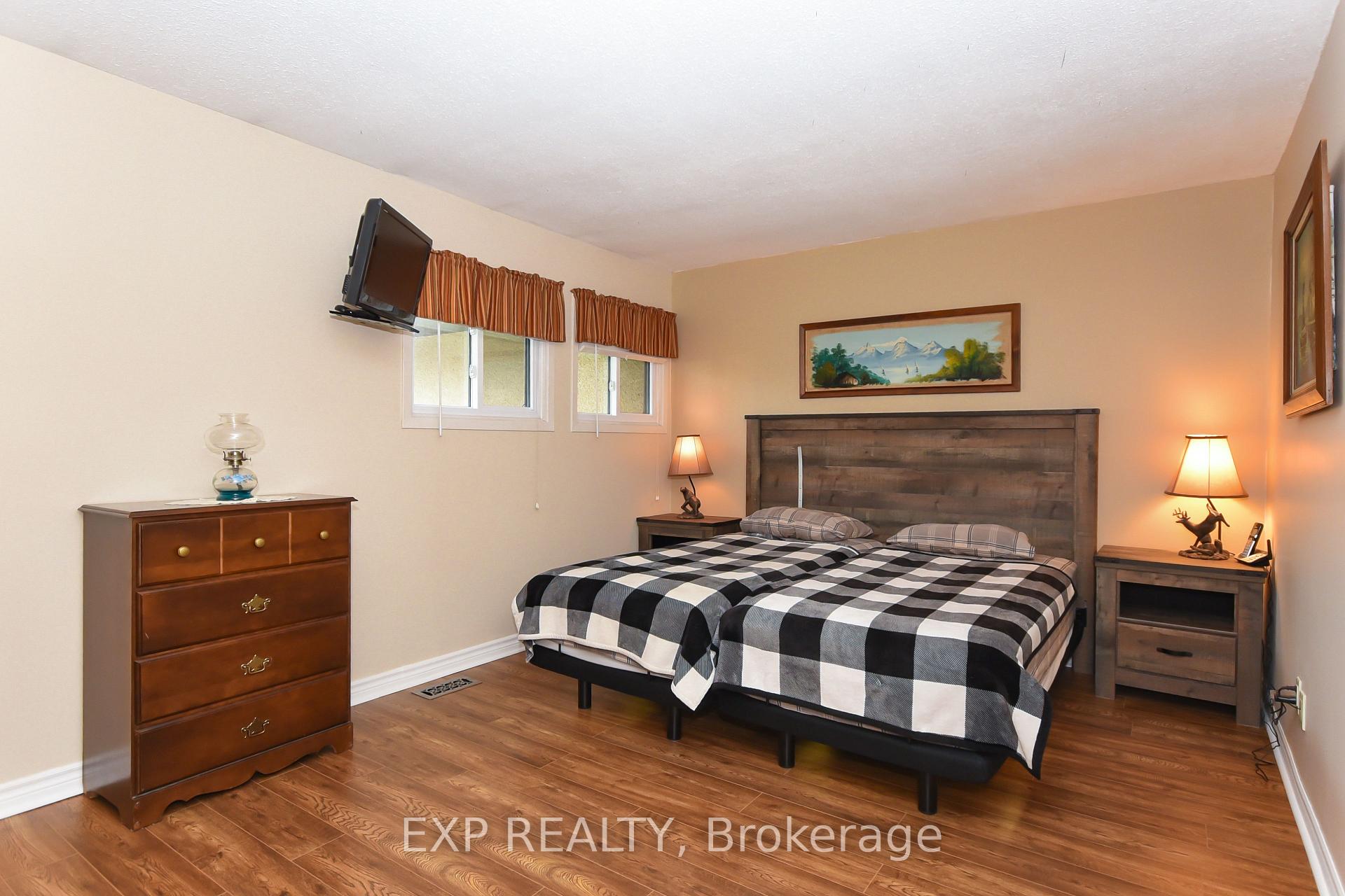 Photo 13 of 1627 Meadowbrook Road, Ottawa, Pineview — HOMEH