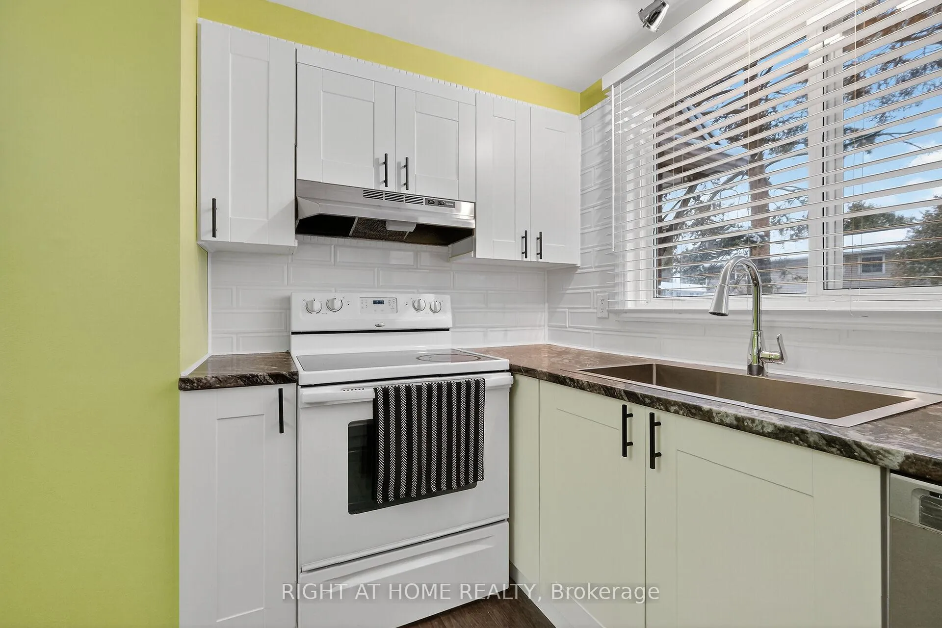 Photo 10 of Unit 95, 1474 Heatherington Road, Ottawa, Heron Gate/Industrial Park — HOMEH