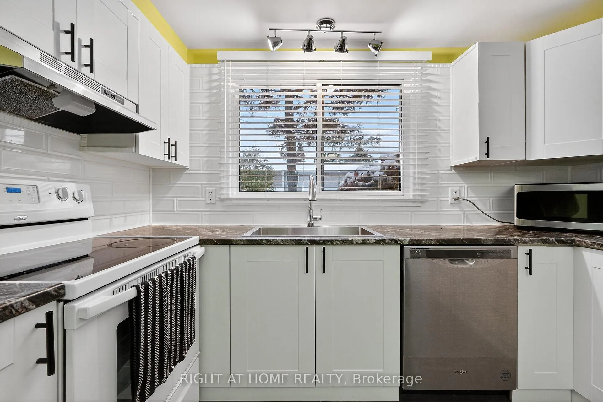 Photo 11 of Unit 95, 1474 Heatherington Road, Ottawa, Heron Gate/Industrial Park — HOMEH