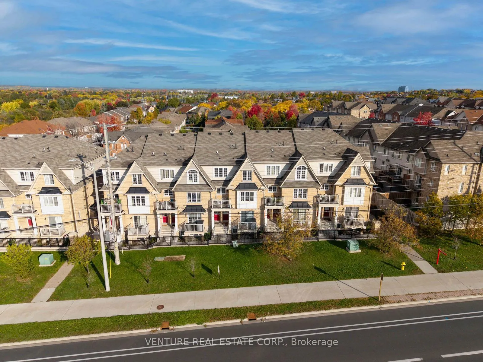 Photo 4 of 156 Kingston Road W, Ajax, Central — HOMEH