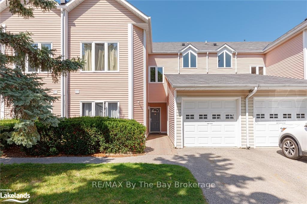 Front of Unit 818, 32 Dawson Drive