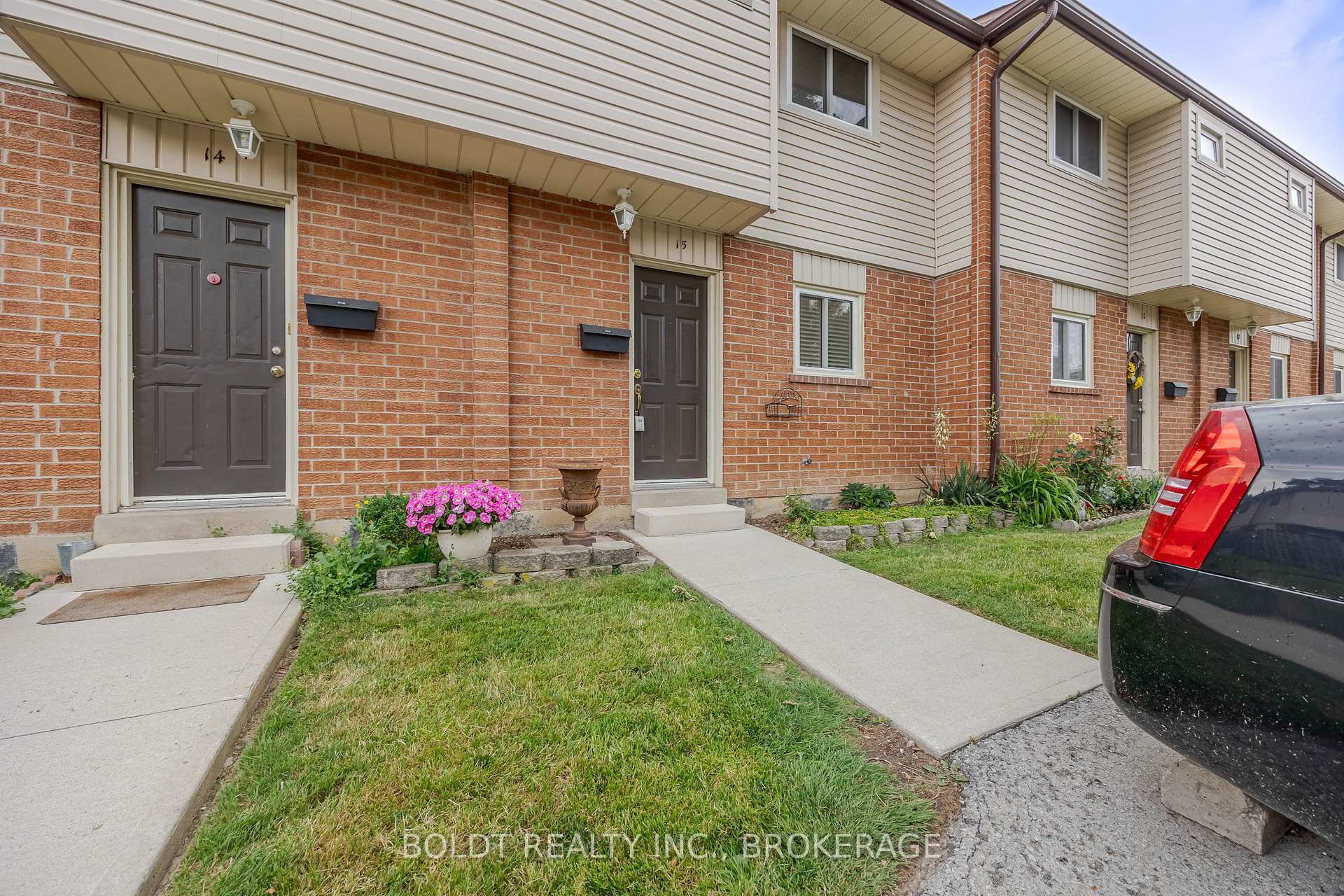 Photo 1 of Unit 15, 2 Weiden Street, St. Catharines, Bunting/Linwell — HOMEH