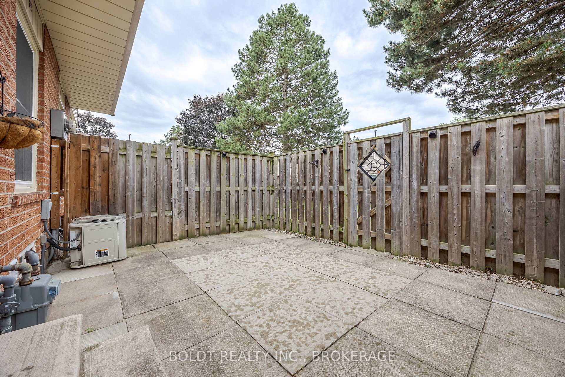 Photo 18 of Unit 15, 2 Weiden Street, St. Catharines, Bunting/Linwell — HOMEH