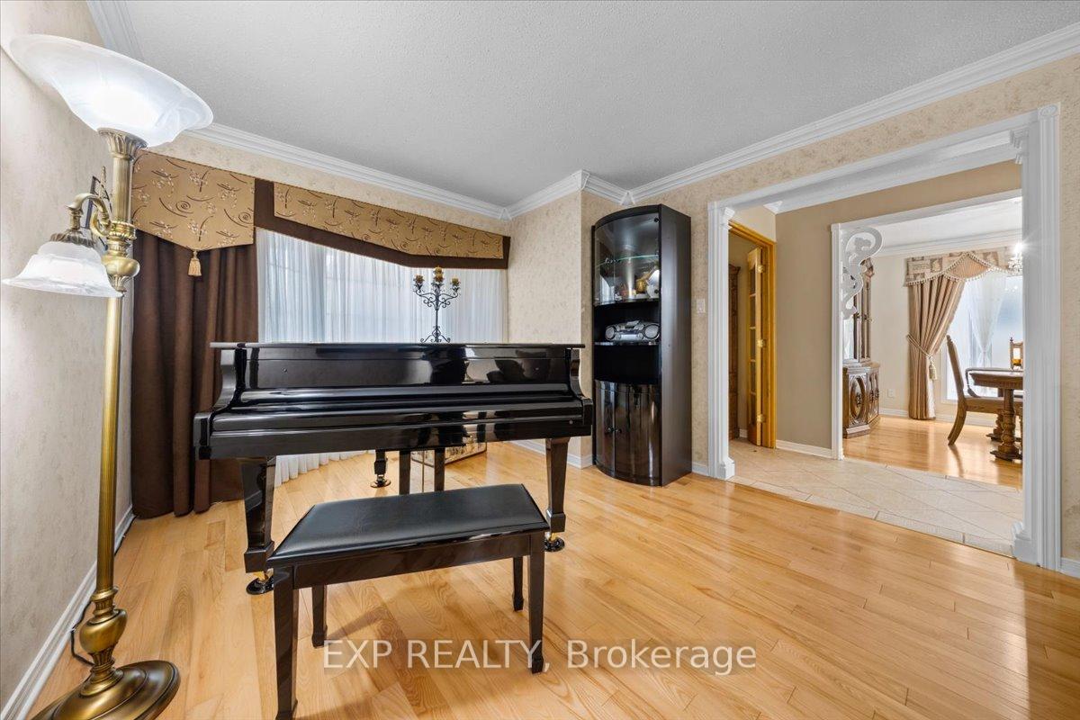 Photo 8 of 1416 Progress Place, Ottawa, Pineview — HOMEH