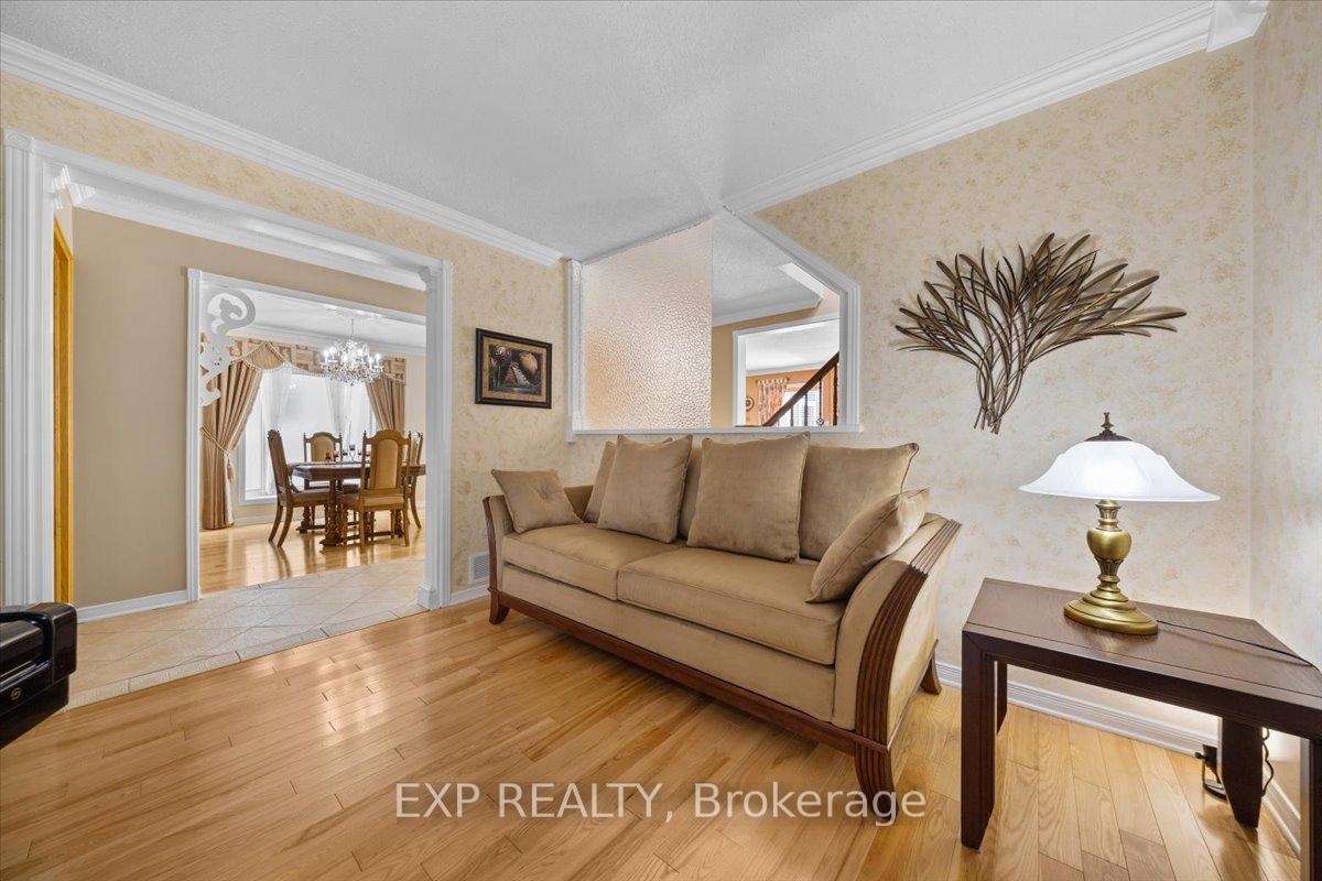 Photo 7 of 1416 Progress Place, Ottawa, Pineview — HOMEH