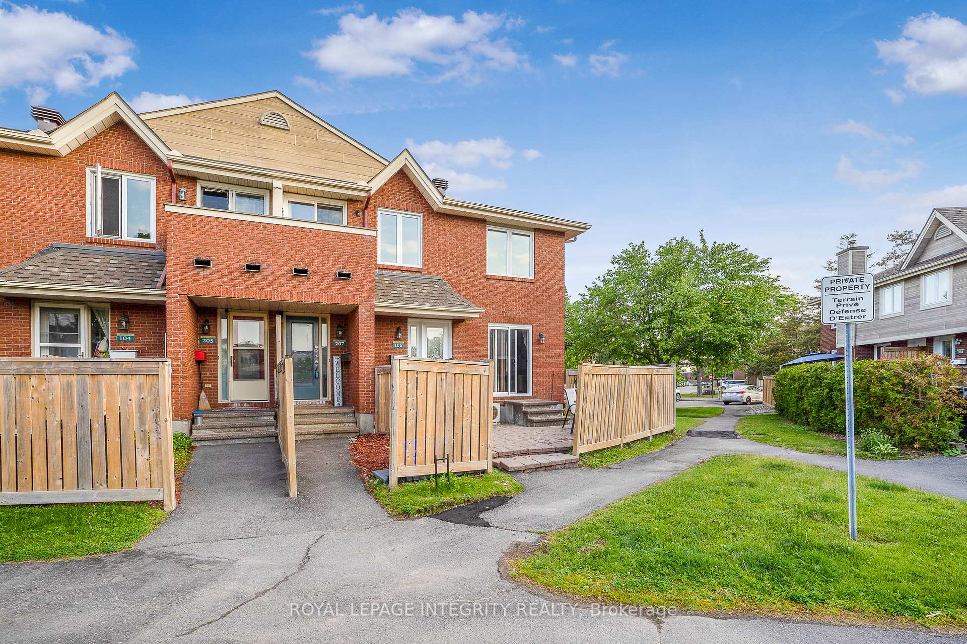Photo 3 of Unit 207, 1825 Marsala Crescent, Ottawa, Fallingbrook/Pineridge — HOMEH
