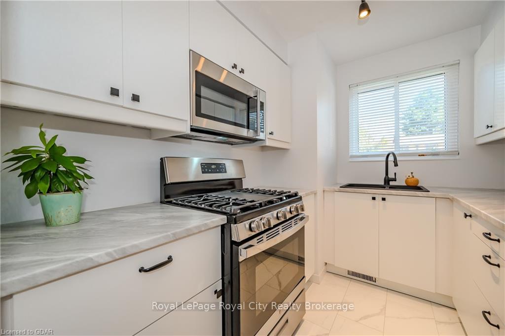 Photo 4 of Unit 121, 31 Greengate Road, Guelph, Junction/Onward Willow — HOMEH