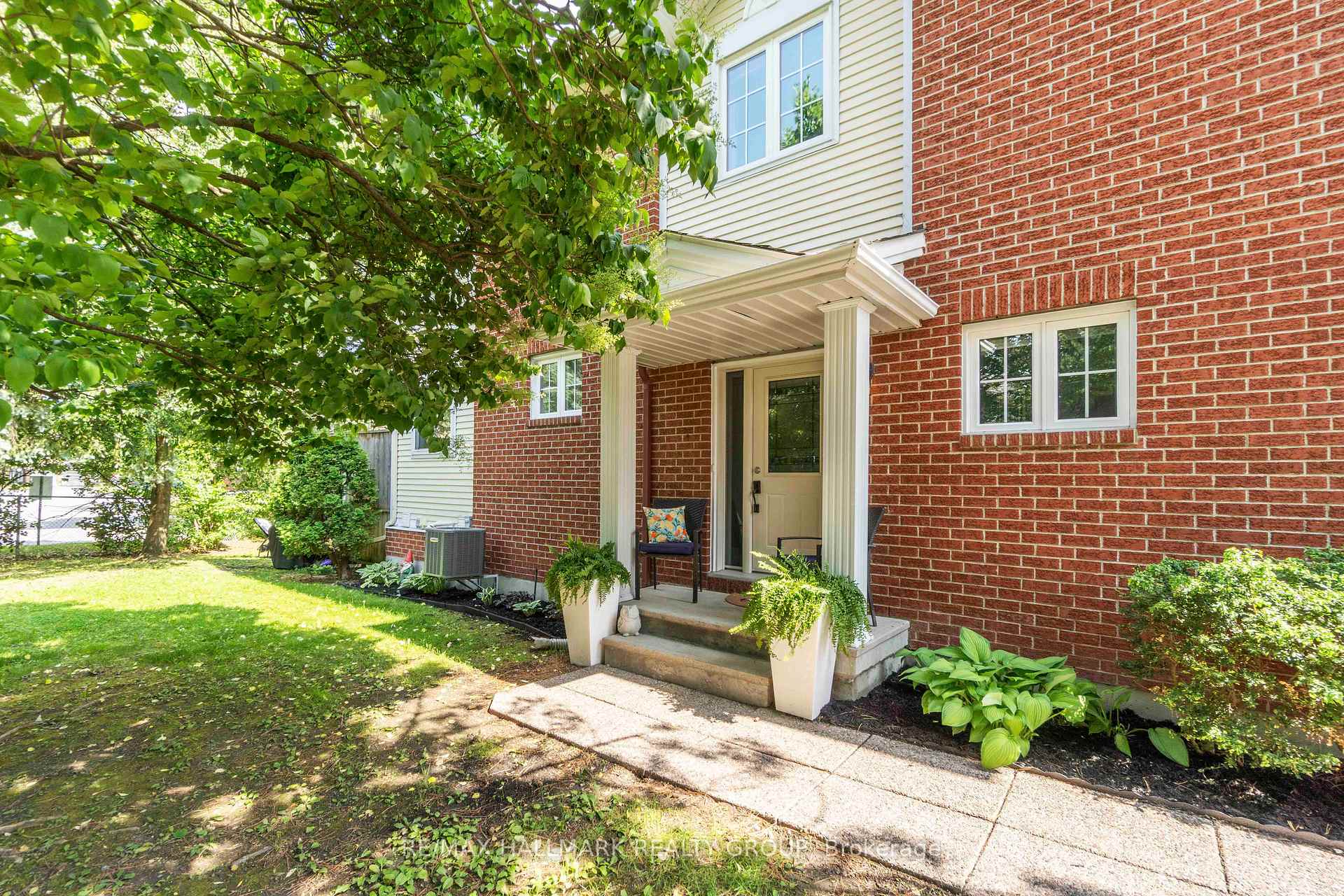 Photo 4 of Unit 14, 121 Stonebriar Drive, Ottawa, Centrepointe — HOMEH