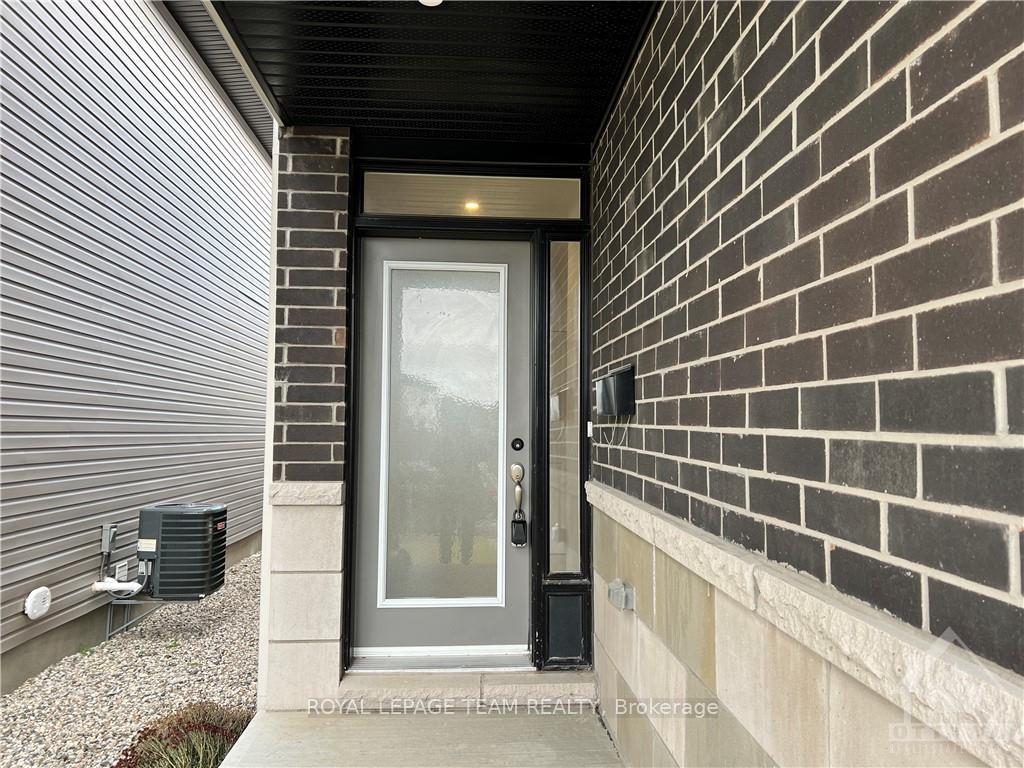 Photo 2 of 1039 Hydrangea Avenue, Ottawa, Riverside South/Gloucester Glen — HOMEH