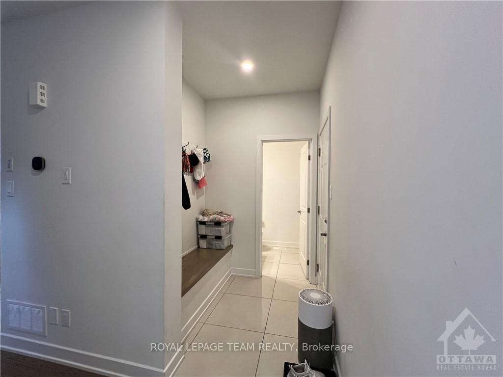 Photo 4 of 1039 Hydrangea Avenue, Ottawa, Riverside South/Gloucester Glen — HOMEH